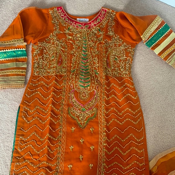 Pakistani Brand - Elahe - Beautiful outfit for Mehndhi Function - Picture 1 of 3